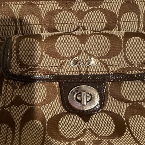 Coach - Picture 2 of 7